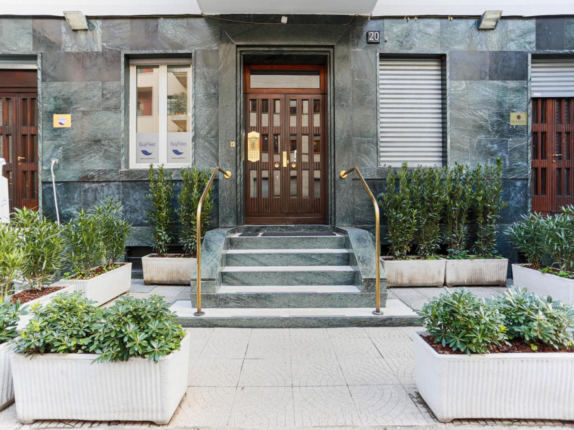 The Best Rent - Bright Two-Bedroom Apartment In Central Station Area Milan Exterior photo